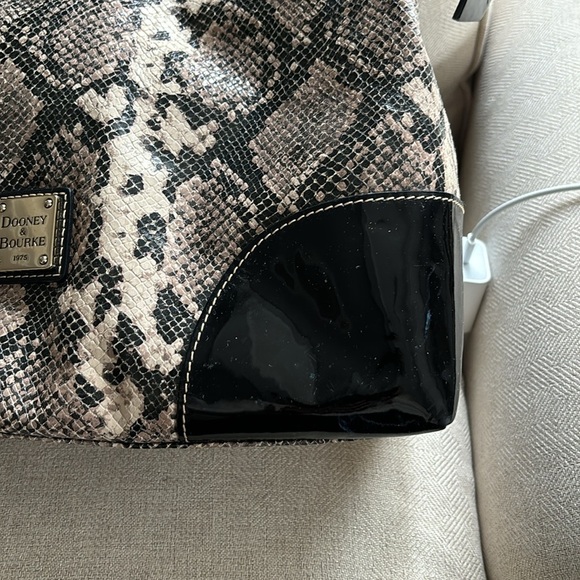 Dooney & Bourke shoulder snake skin and patent leather - Picture 4 of 17